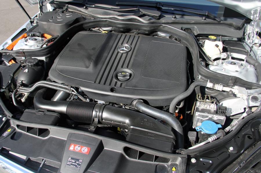  Mercedes-Benz E300 BlueTEC Hybrid 2012 года  (фото 48 из 60)